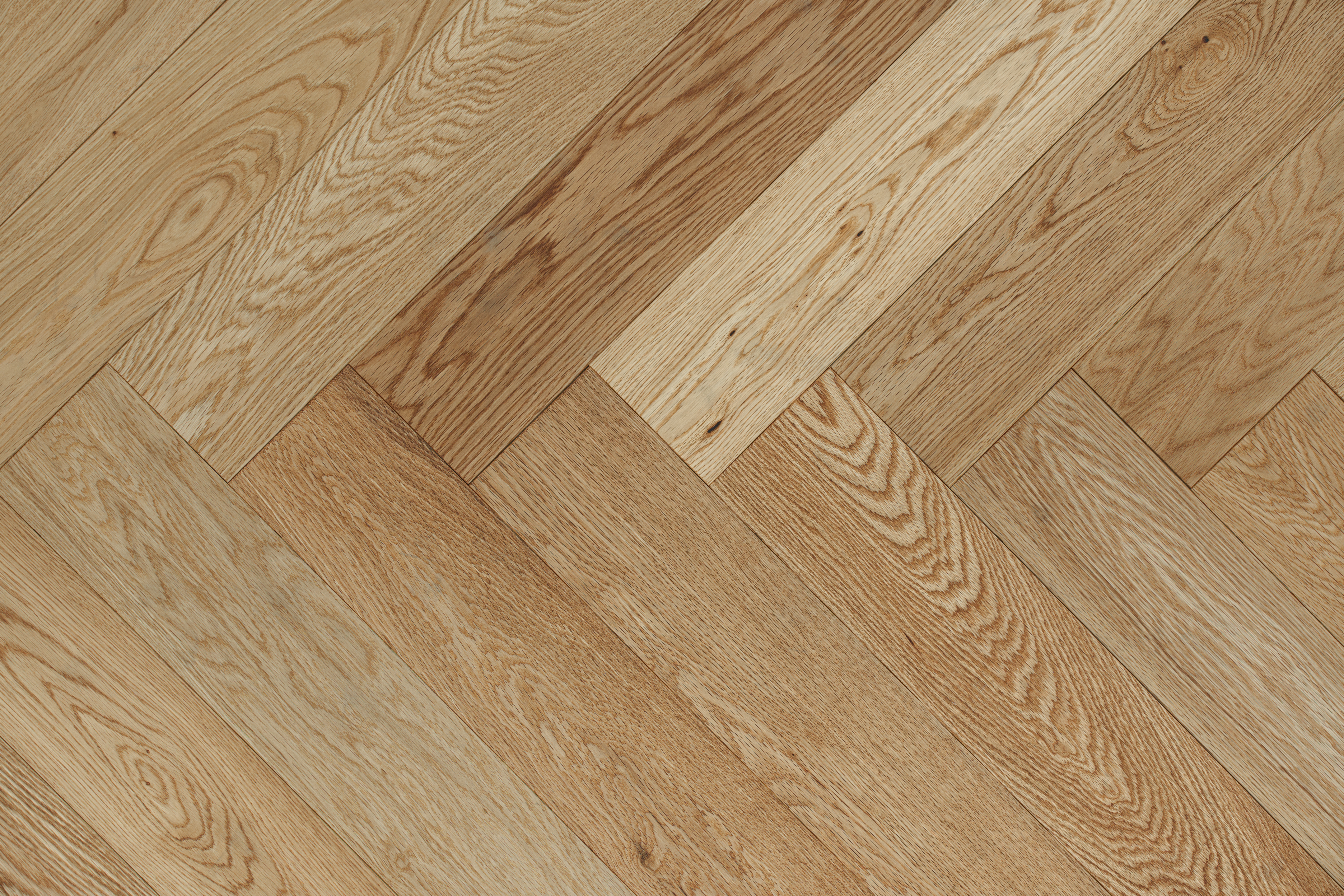Паркетная доска AmberWood/Амбер Вуд Венгерская елочка Дуб Натур бесцветное масло, браш 915х127х14 мм (0,93 м2/упак)
